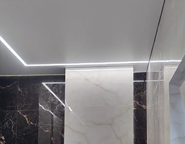 натяжной потолок в ванной